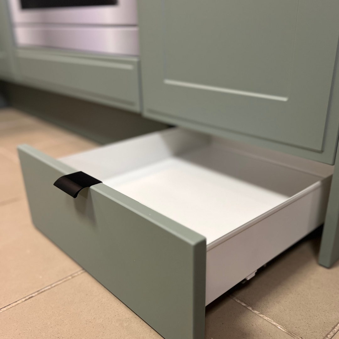 Funkcionāla virtuve MONO salvija