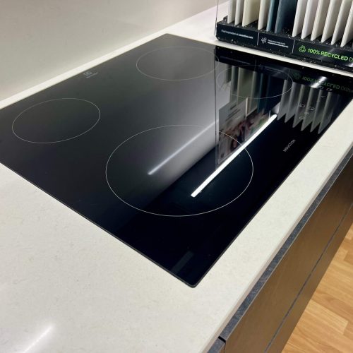 Akmens masas virtuves darba virsmas: Silestone un Dekton